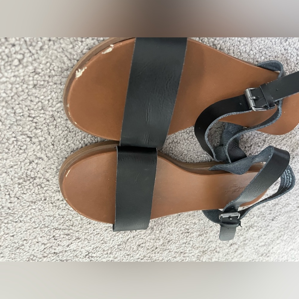 Universal Thread Sandals - Picture 4 of 4
